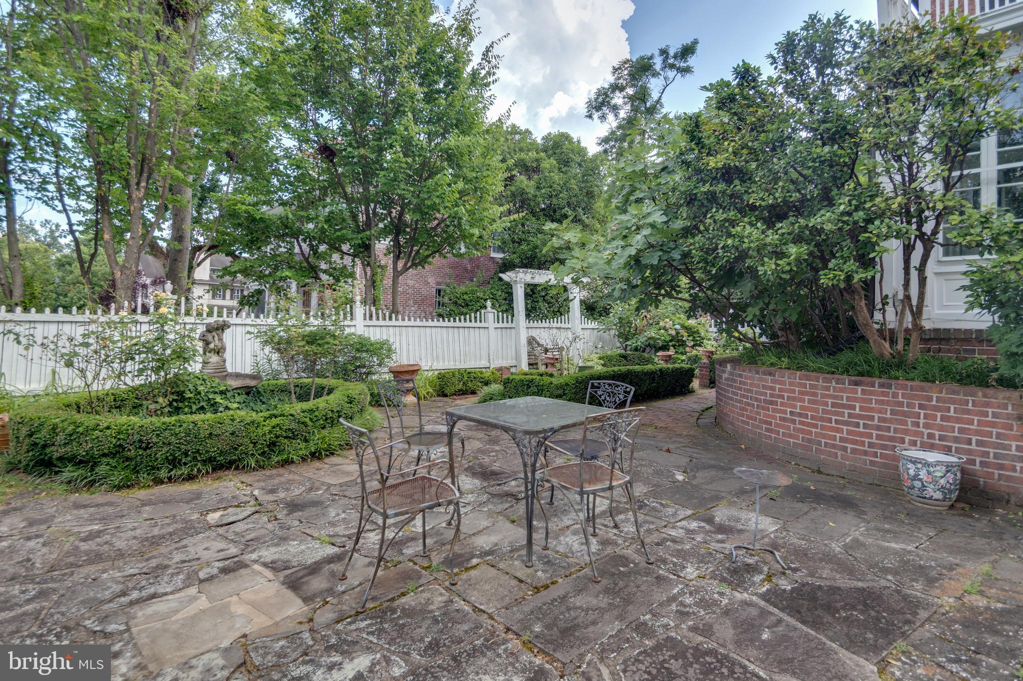 ROSEMONT - Residential