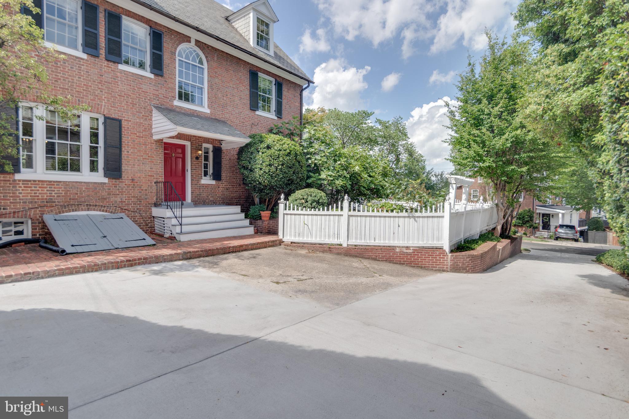 ROSEMONT - Residential