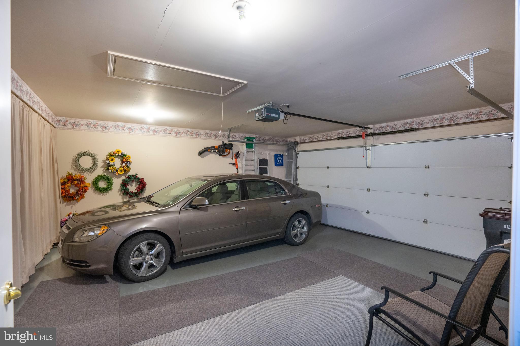 ENGLISH MEADOWS - Residential