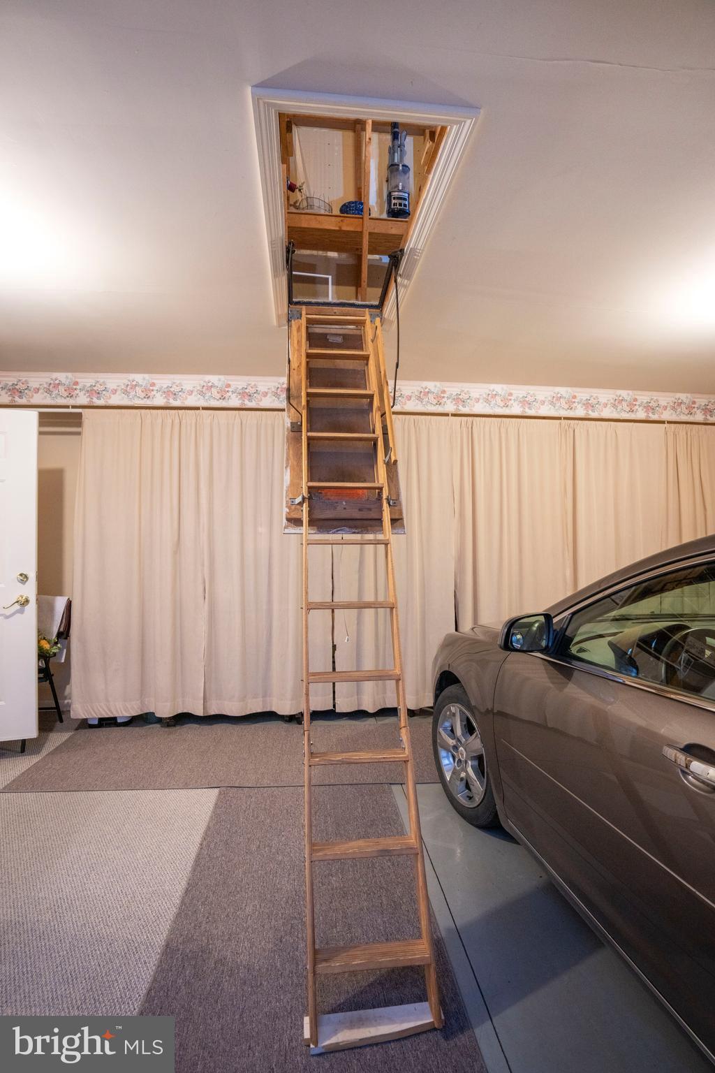 ENGLISH MEADOWS - Residential