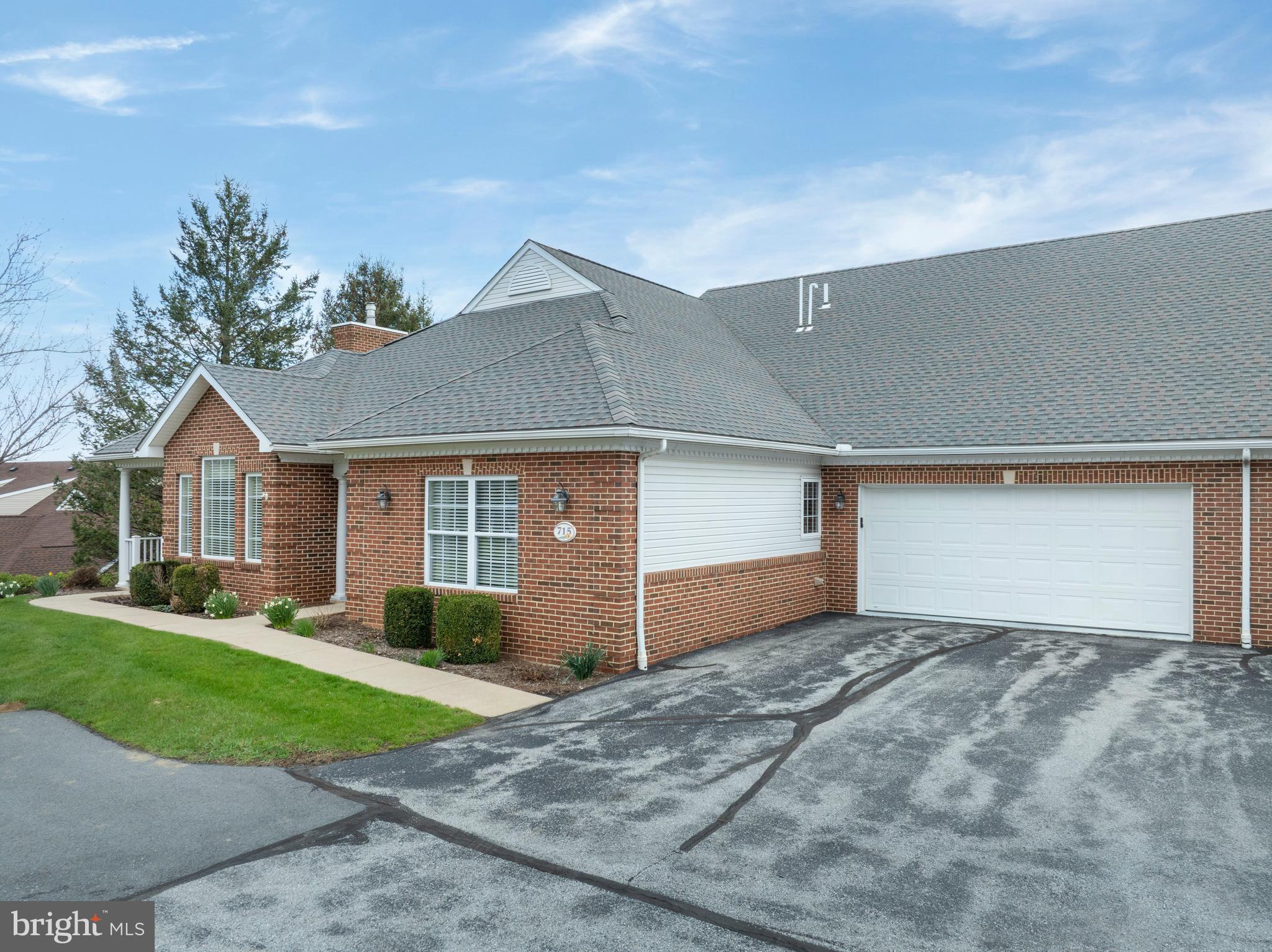 ENGLISH MEADOWS - Residential