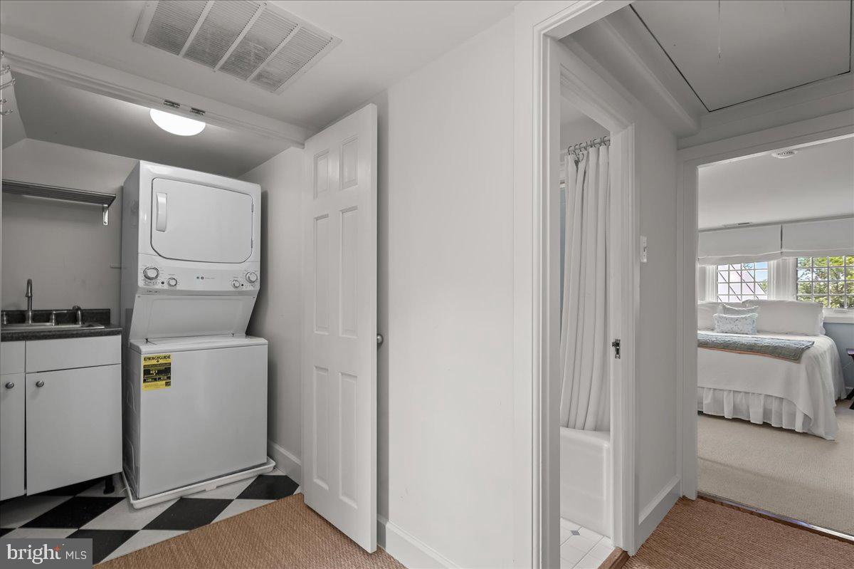 GIBSON ISLAND - Residential