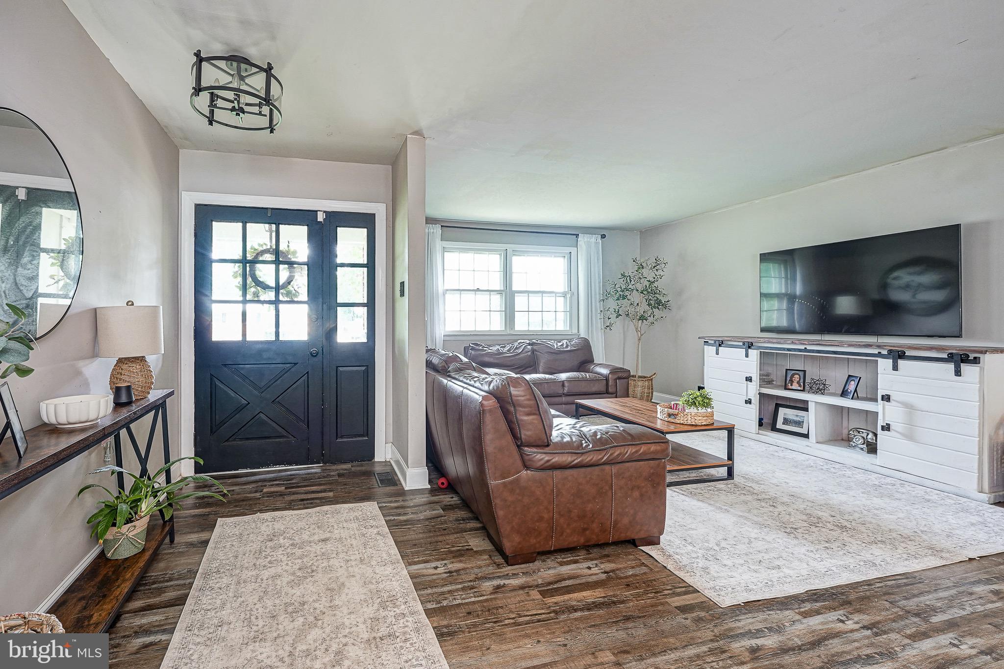 2 BROADVIEW AVENUE