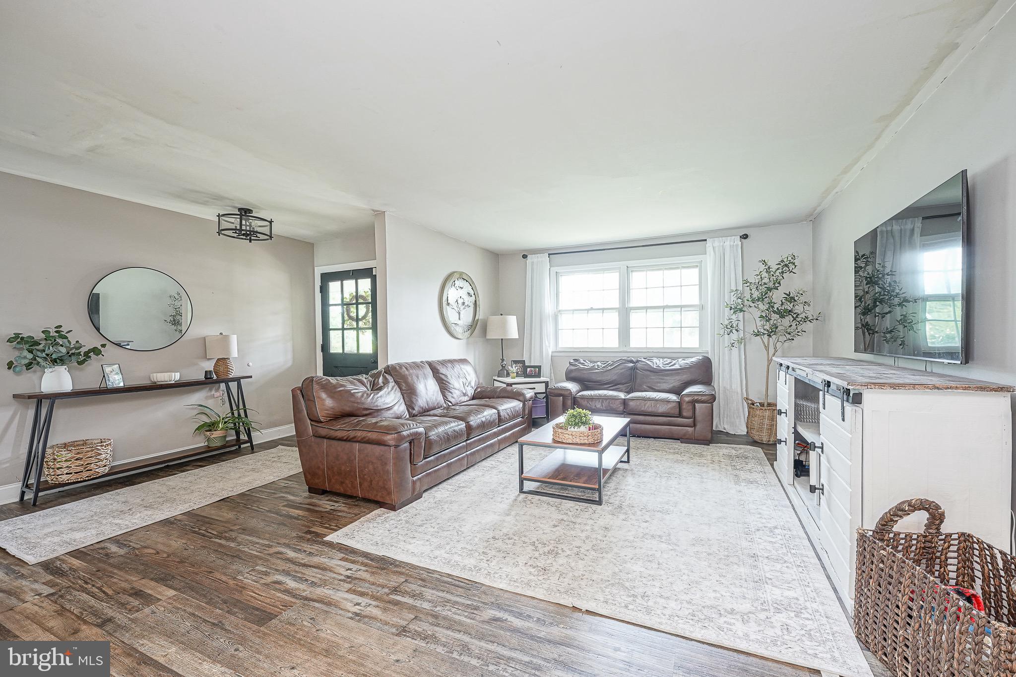2 BROADVIEW AVENUE