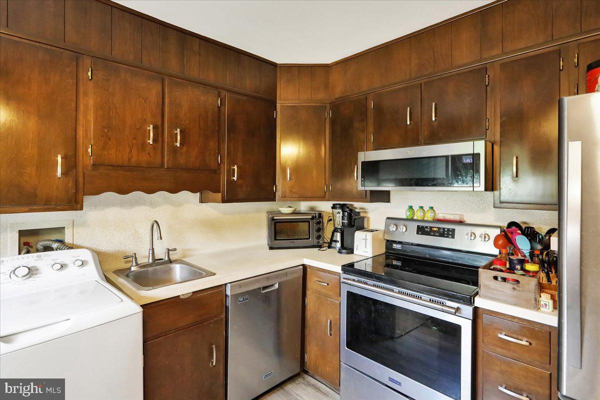 CRESTWOOD - Residential