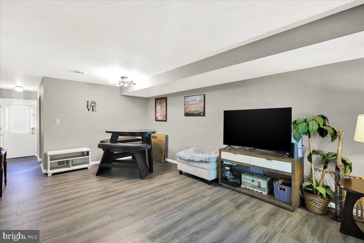 CRESTWOOD - Residential