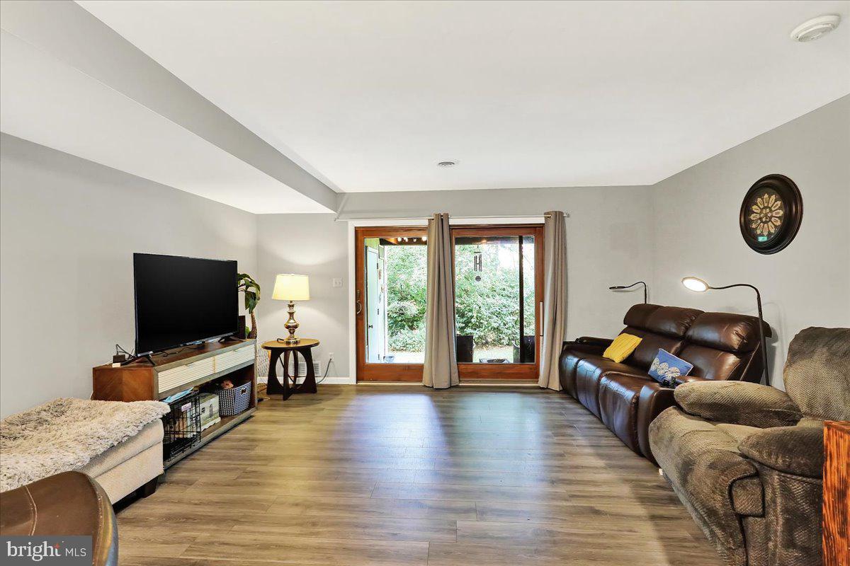 CRESTWOOD - Residential