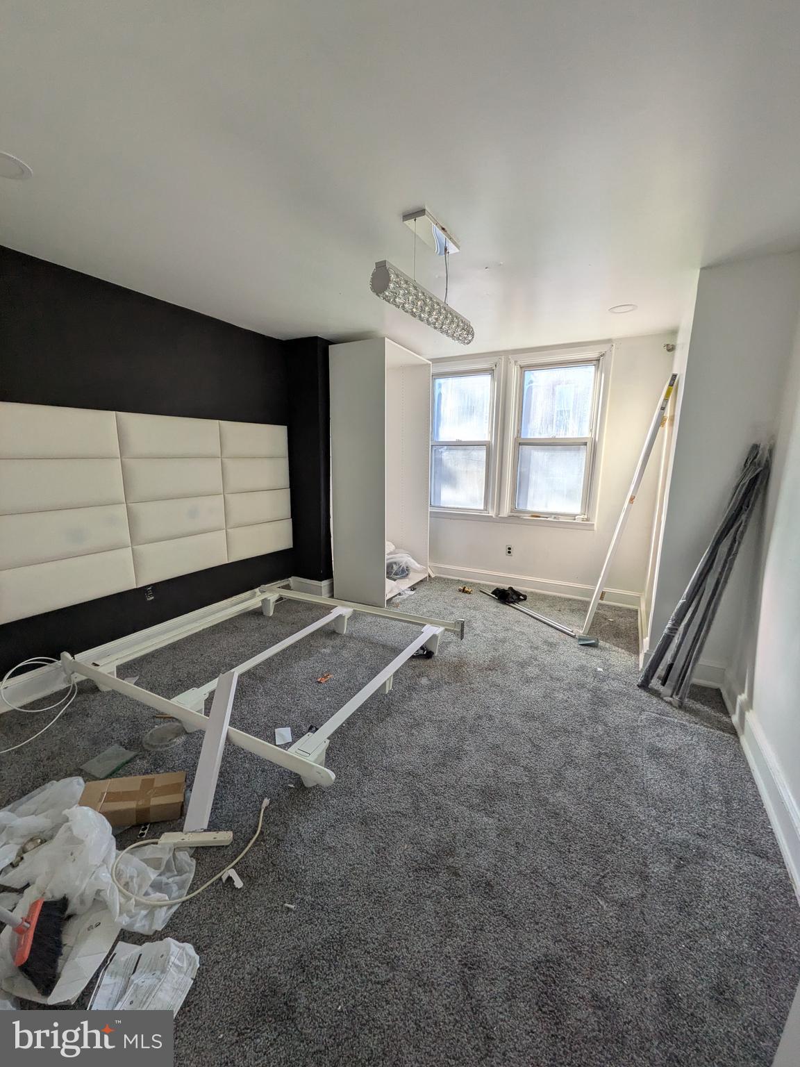 SQUIRREL HILL - Residential