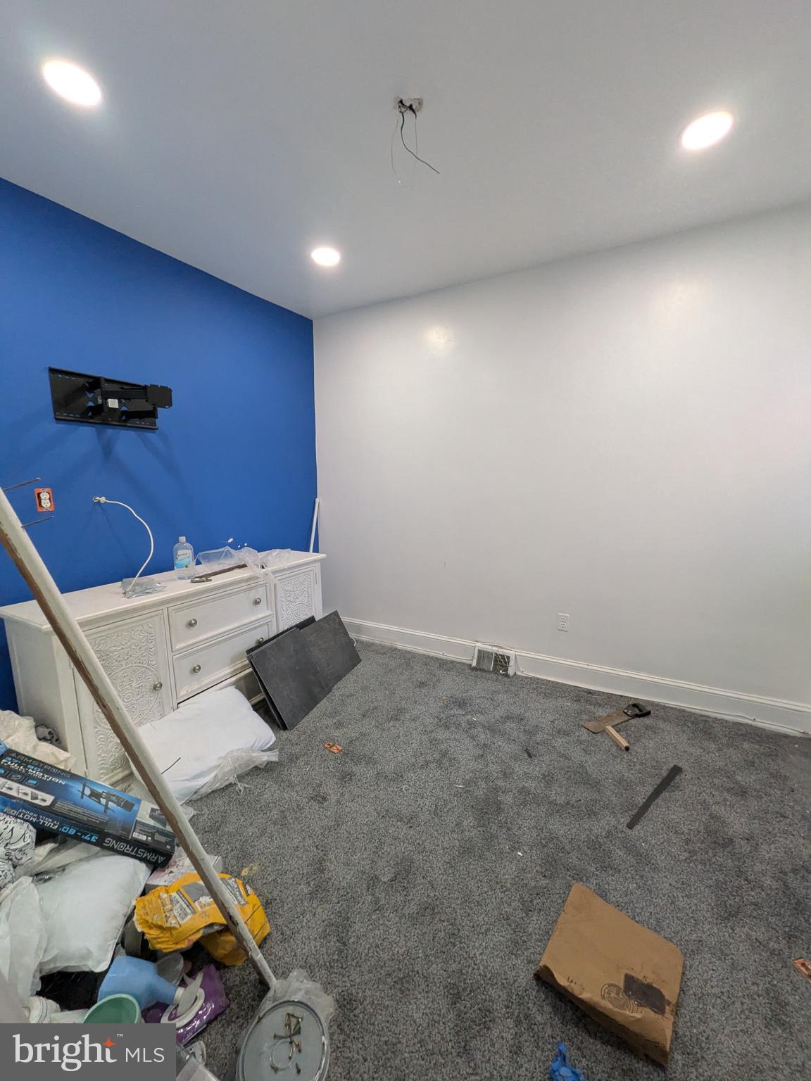 SQUIRREL HILL - Residential