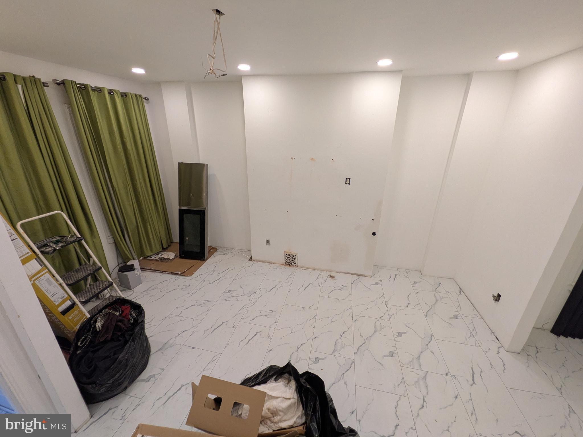 SQUIRREL HILL - Residential