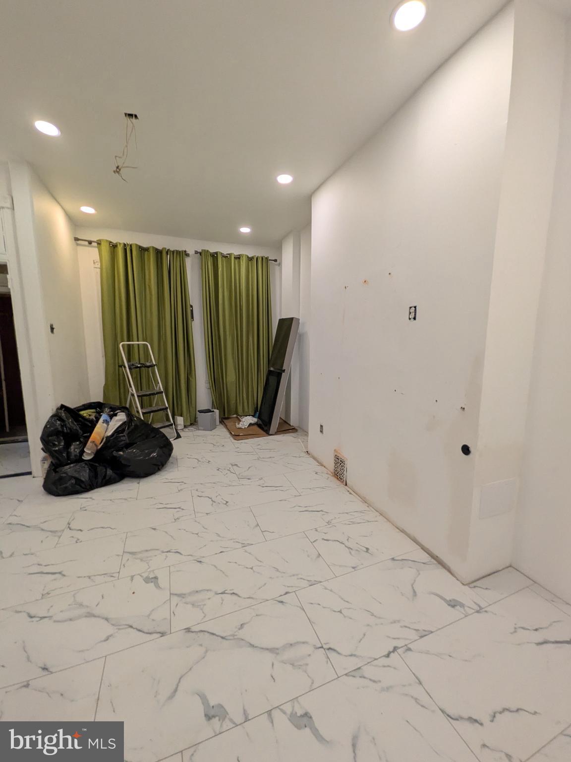 SQUIRREL HILL - Residential