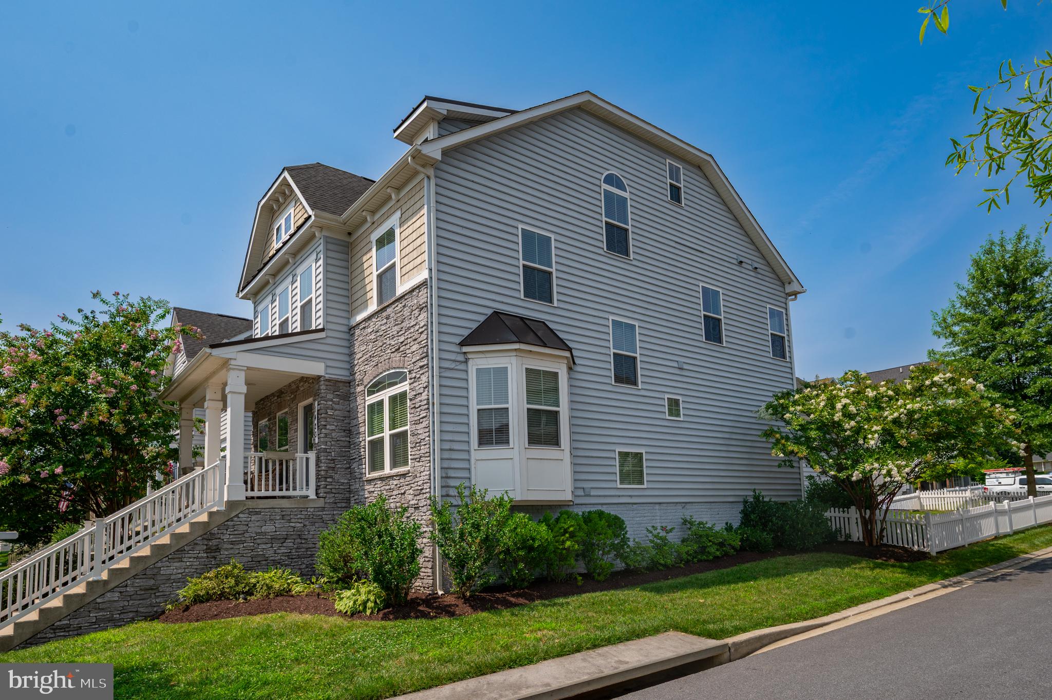 1423 VILLAGE GREEN WAY
