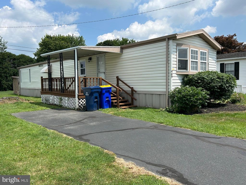 Photo of 469 BRENDON DR, LEOLA, PA 17540 (MLS # PALA2038460)
