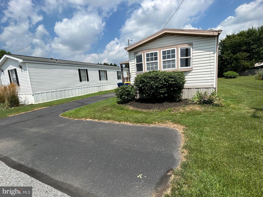 Photo of 469 BRENDON DR, LEOLA, PA 17540 (MLS # PALA2038460)