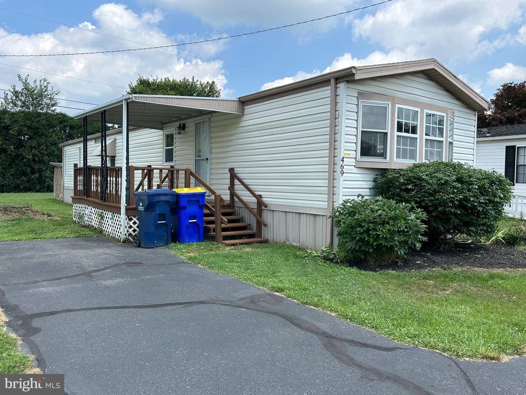 Photo of 469 BRENDON DR, LEOLA, PA 17540 (MLS # PALA2038460)