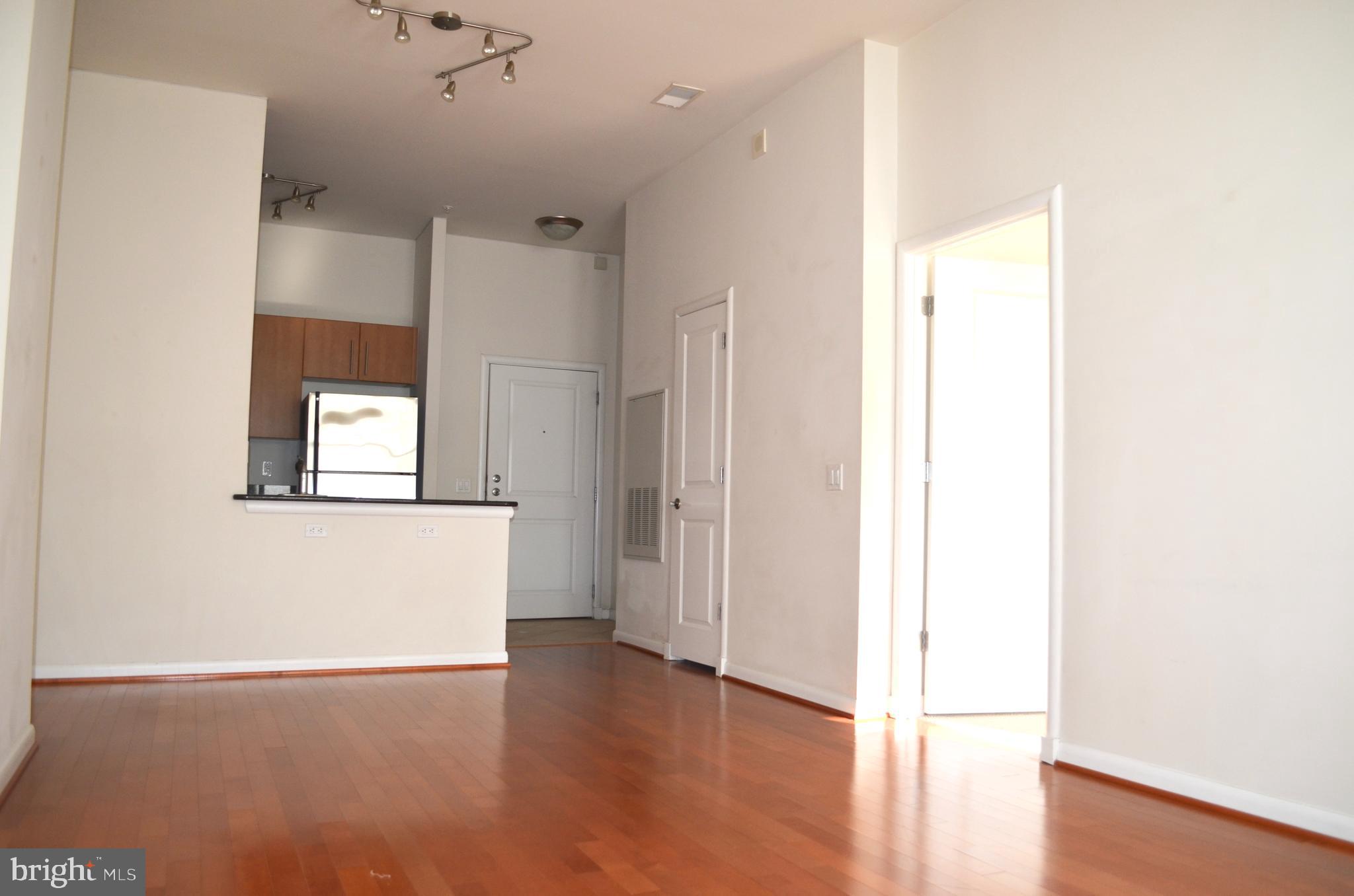 CLARENDON 1021 - Residential