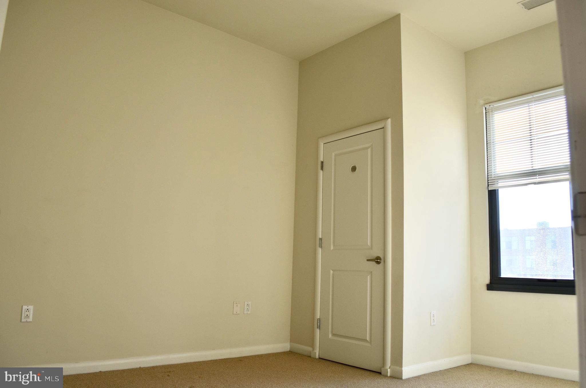 CLARENDON 1021 - Residential