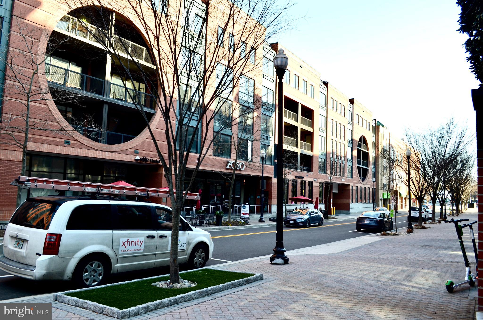 CLARENDON 1021 - Residential