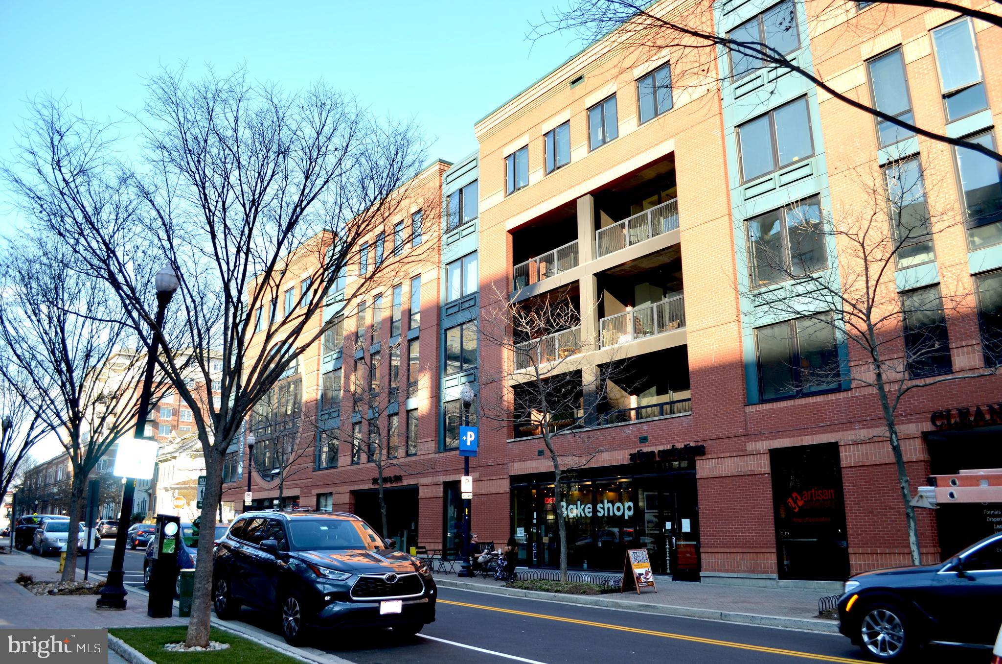 CLARENDON 1021 - Residential