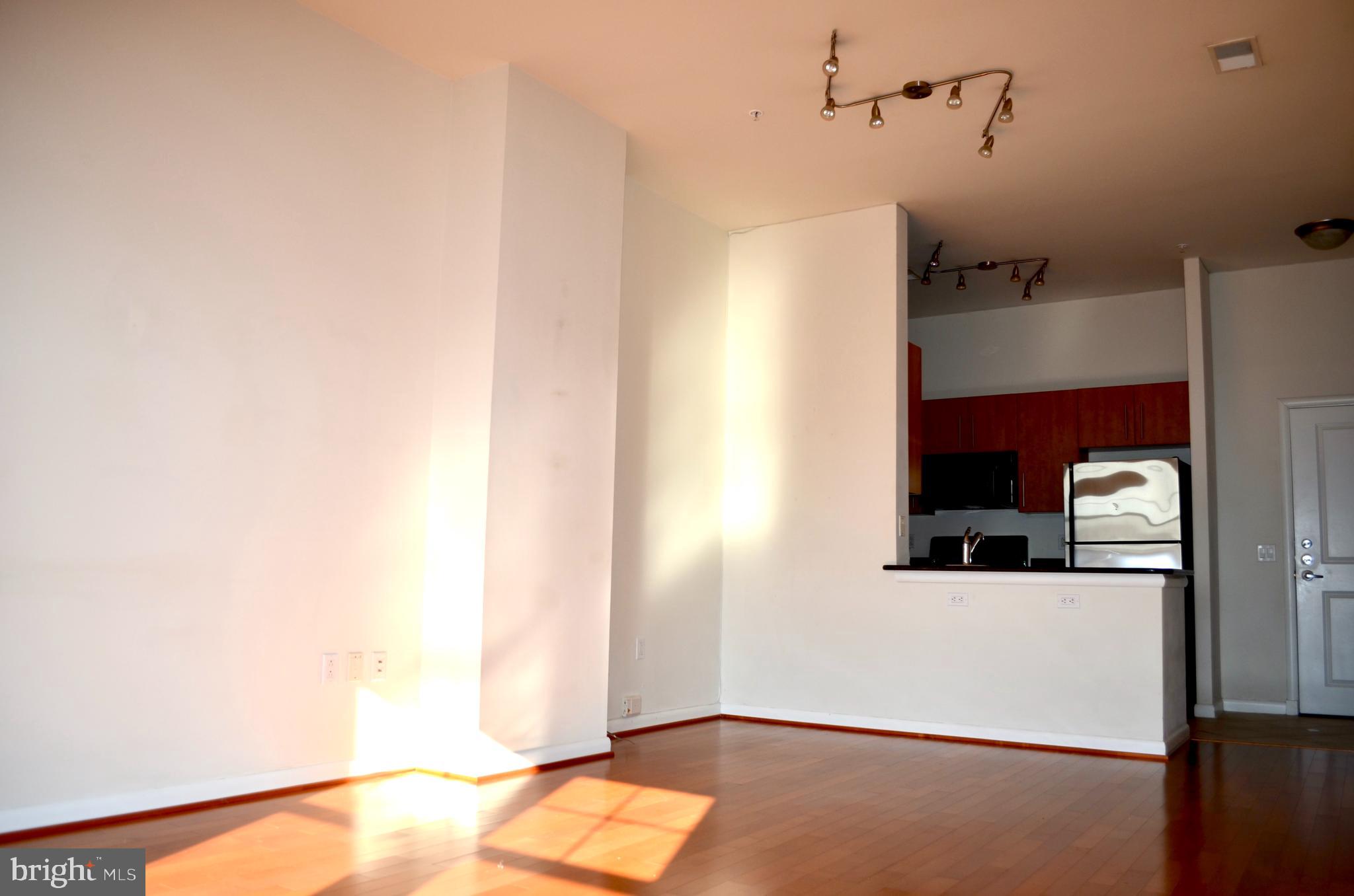 CLARENDON 1021 - Residential