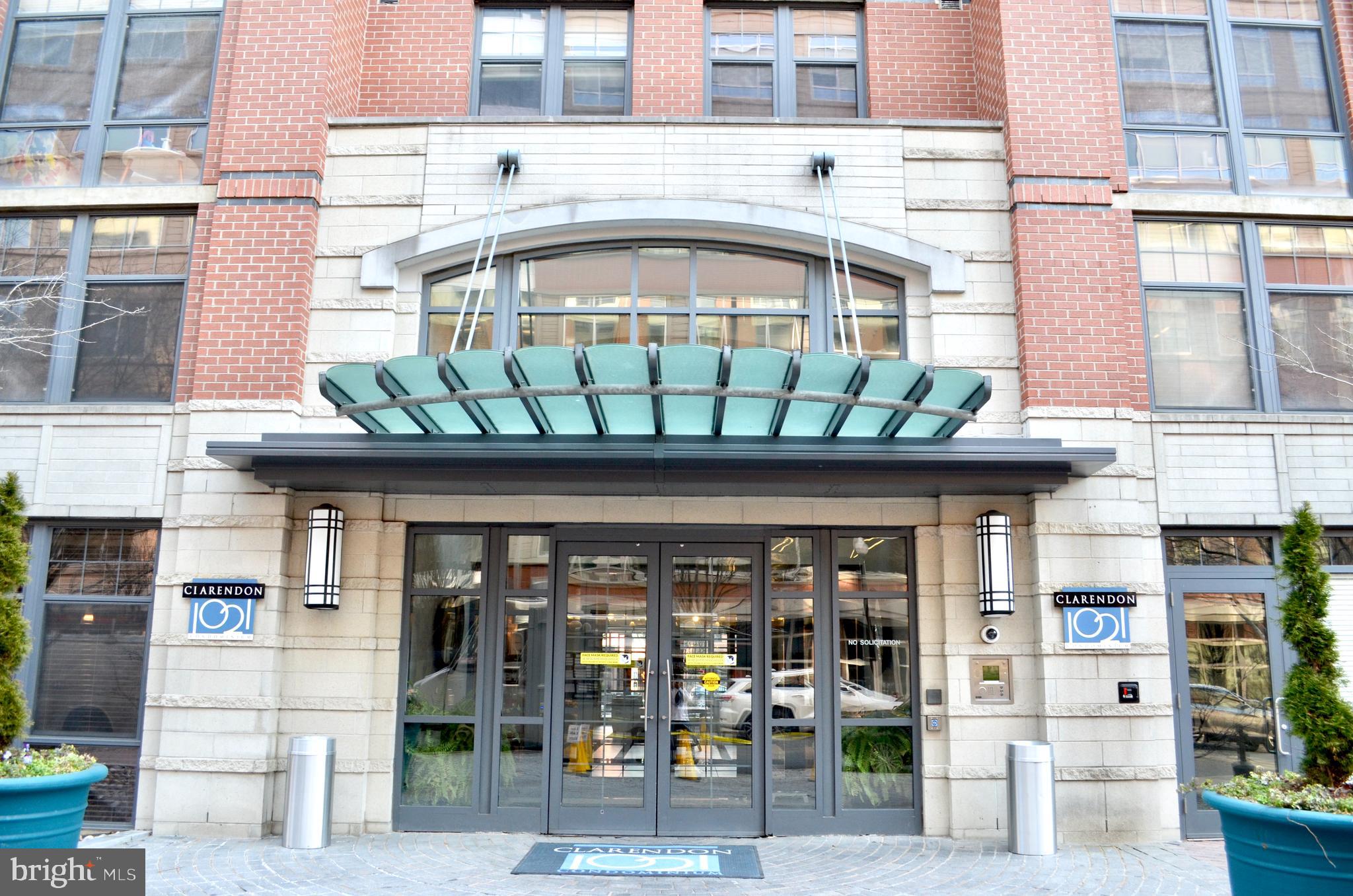 CLARENDON 1021 - Residential