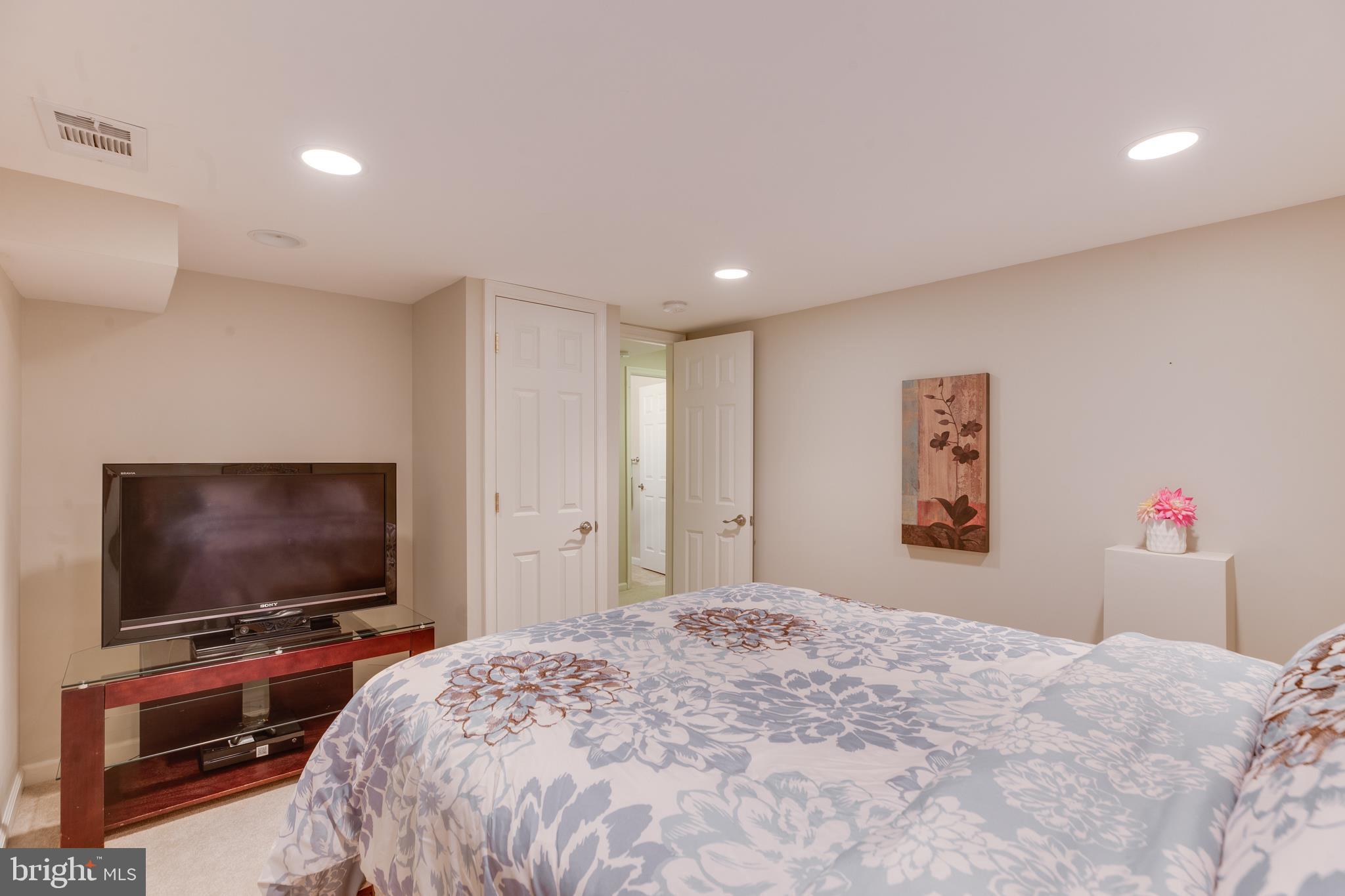 MEDFORD LEAS - Residential