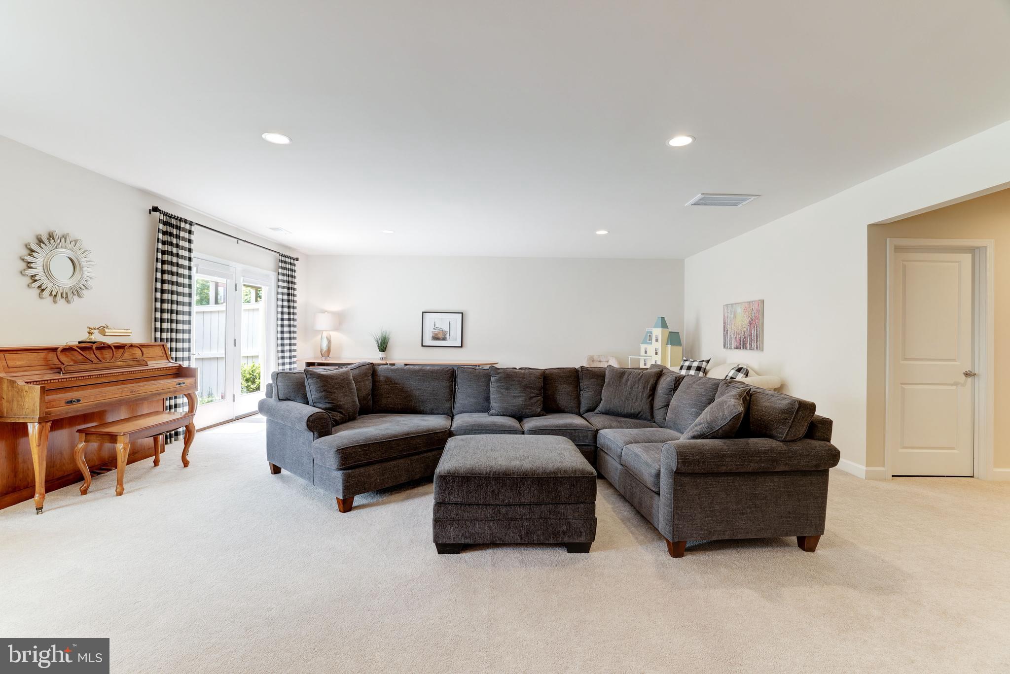 THE VISTAS AT LANSDOWNE - Residential