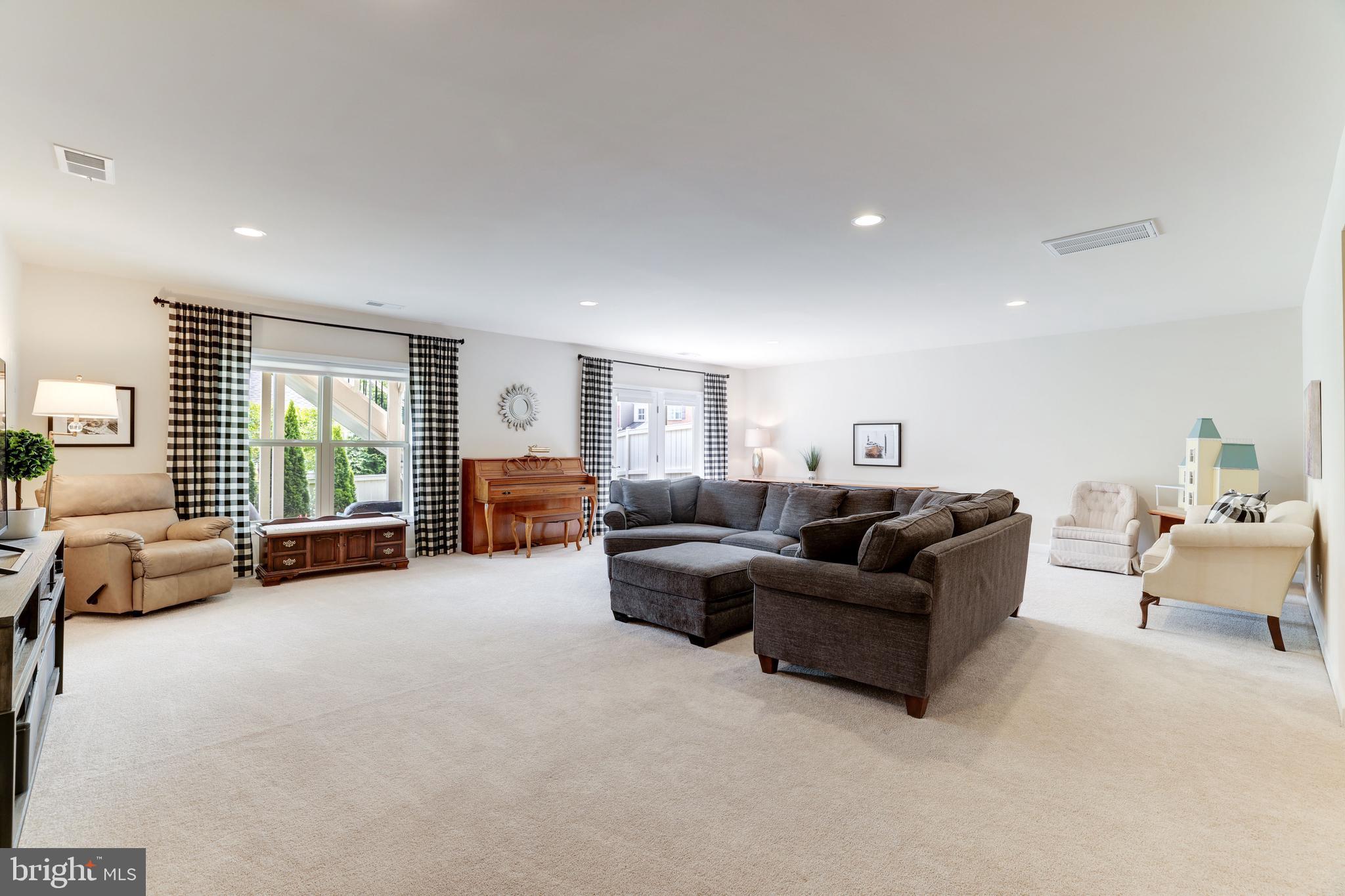 THE VISTAS AT LANSDOWNE - Residential