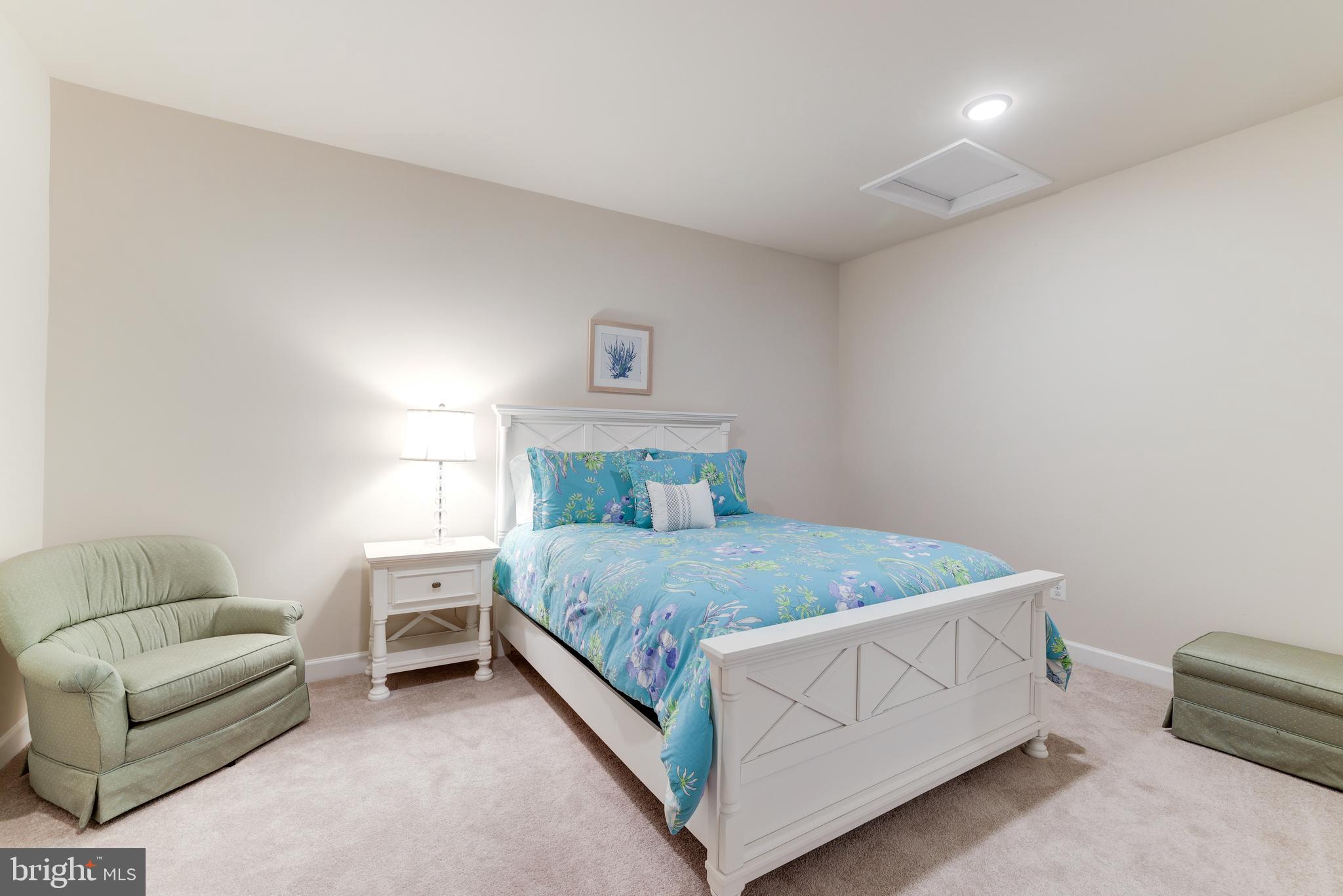 THE VISTAS AT LANSDOWNE - Residential