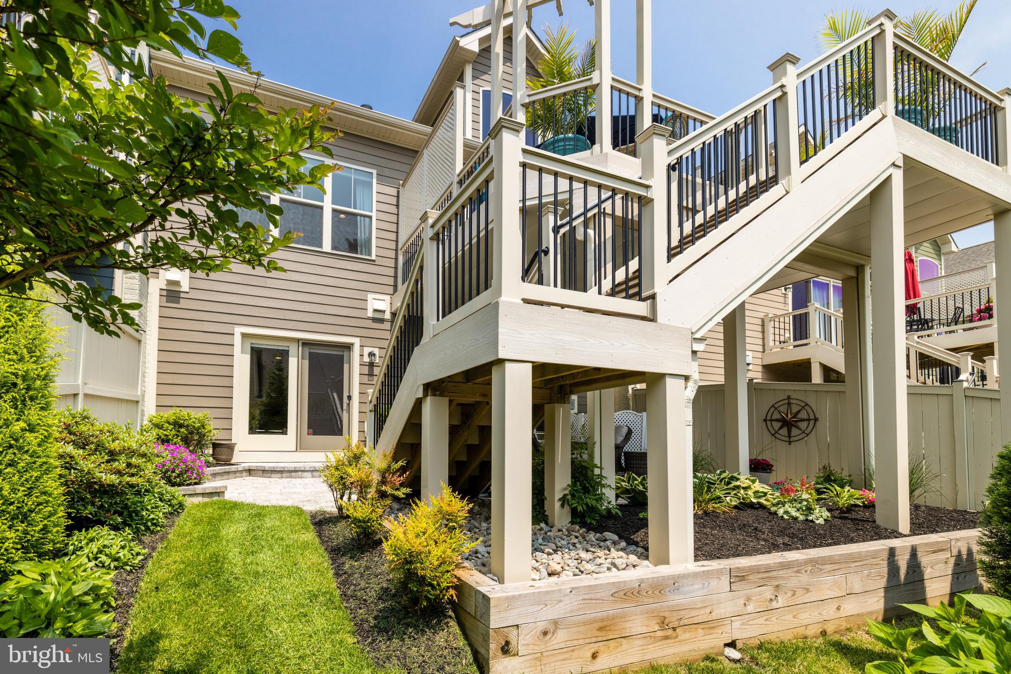 THE VISTAS AT LANSDOWNE - Residential