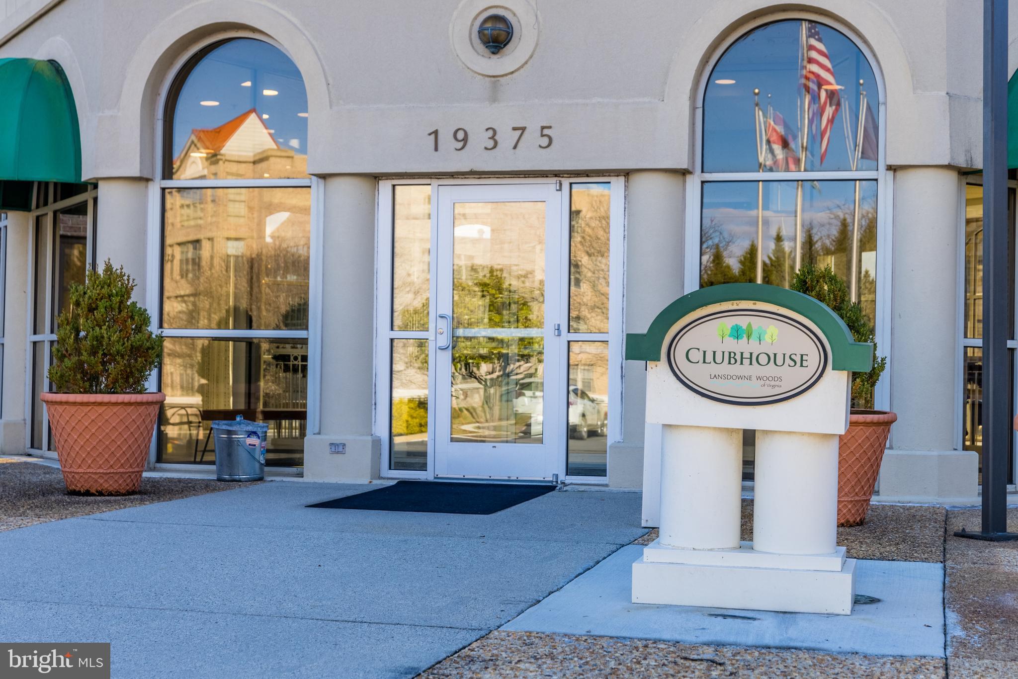 THE VISTAS AT LANSDOWNE - Residential