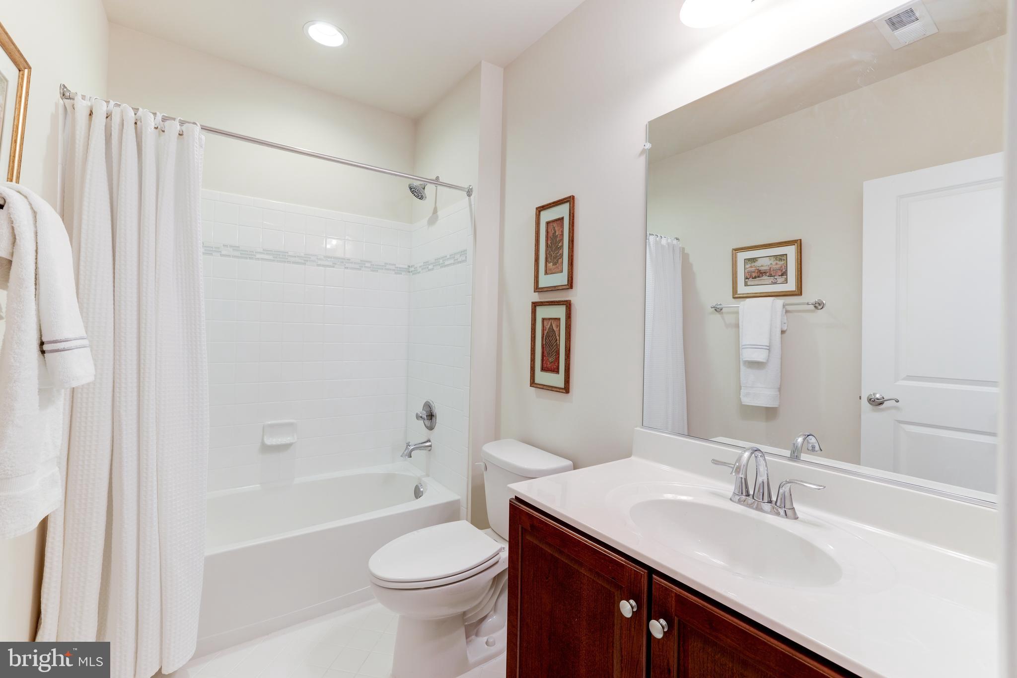 THE VISTAS AT LANSDOWNE - Residential