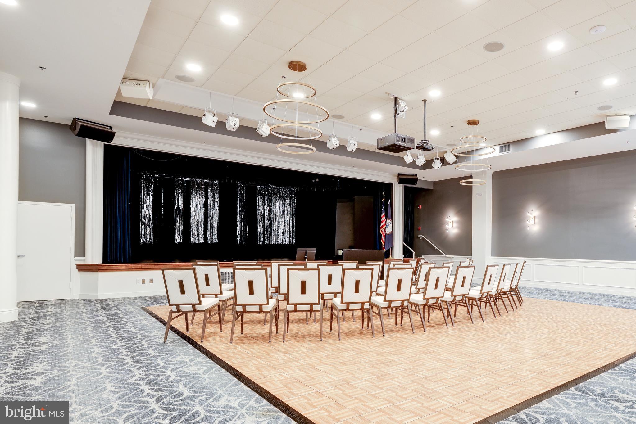 THE VISTAS AT LANSDOWNE - Residential