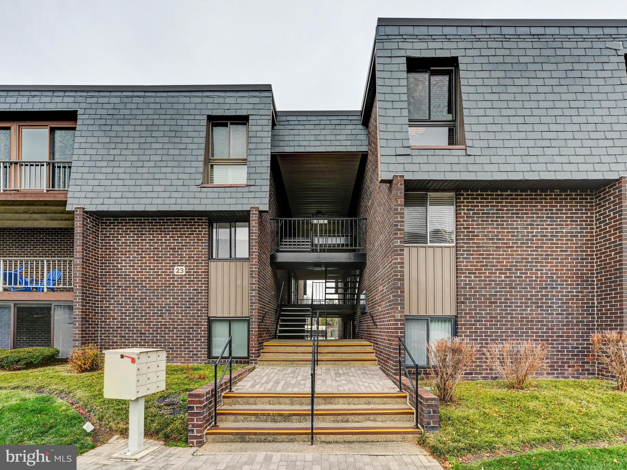 23 STONEHENGE CIRCLE 23-12