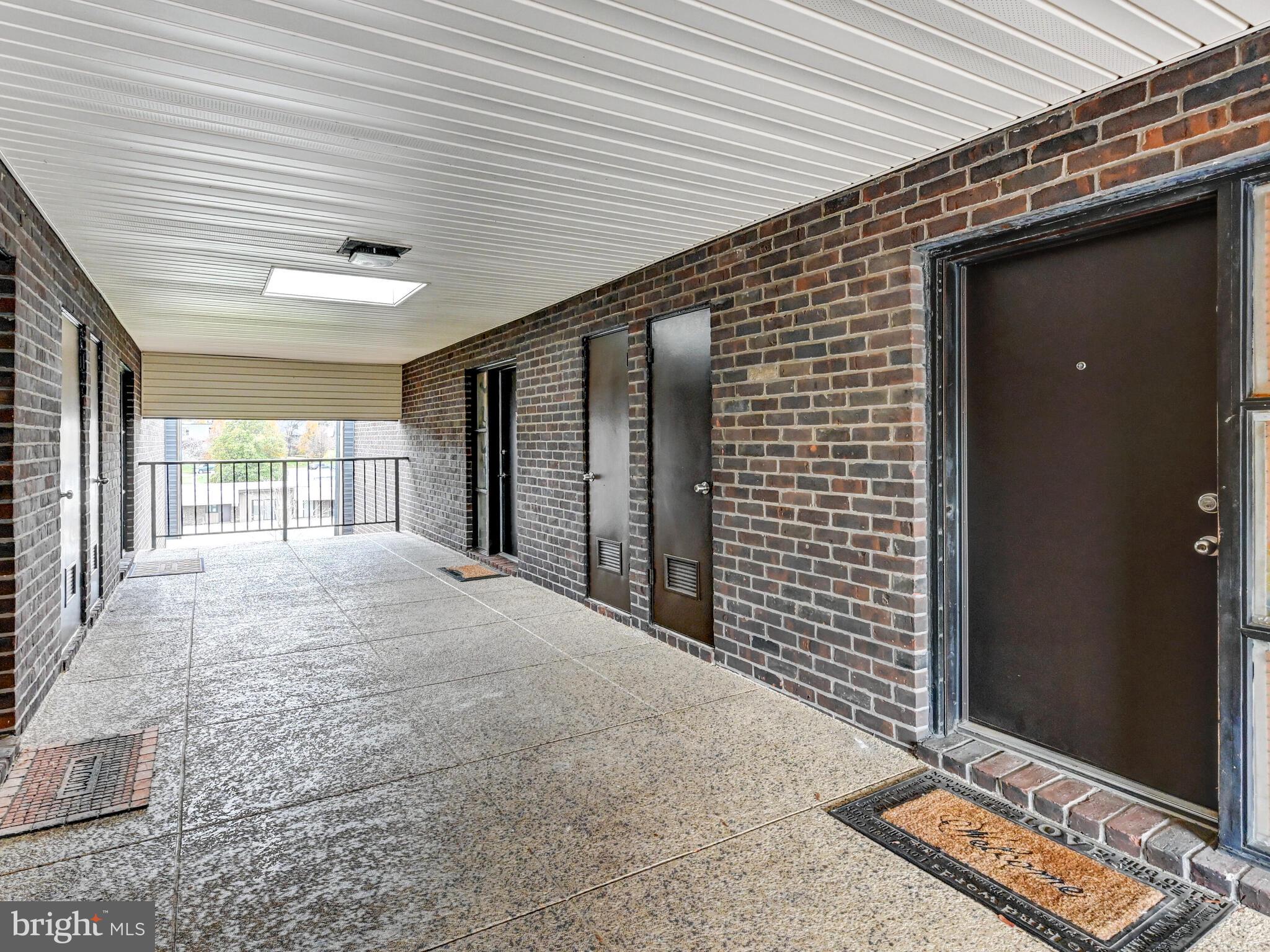 23 STONEHENGE CIRCLE 23-12