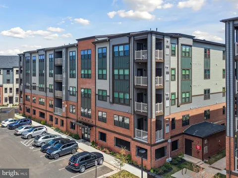 4395 Peach Lily Lane Unit 311, Chantilly, VA MLS: VAFX2266242