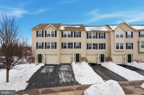 Photo of 1048 Sparrow Way, BREINIGSVILLE, PA 18031 (MLS # PALH2014614)