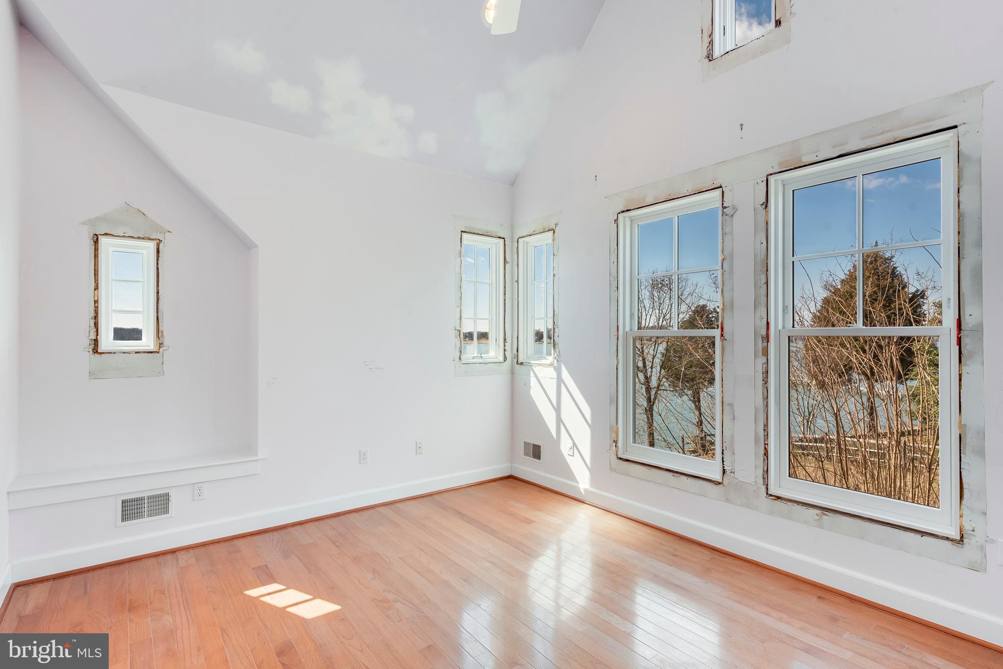 MELVIN POINT - Residential