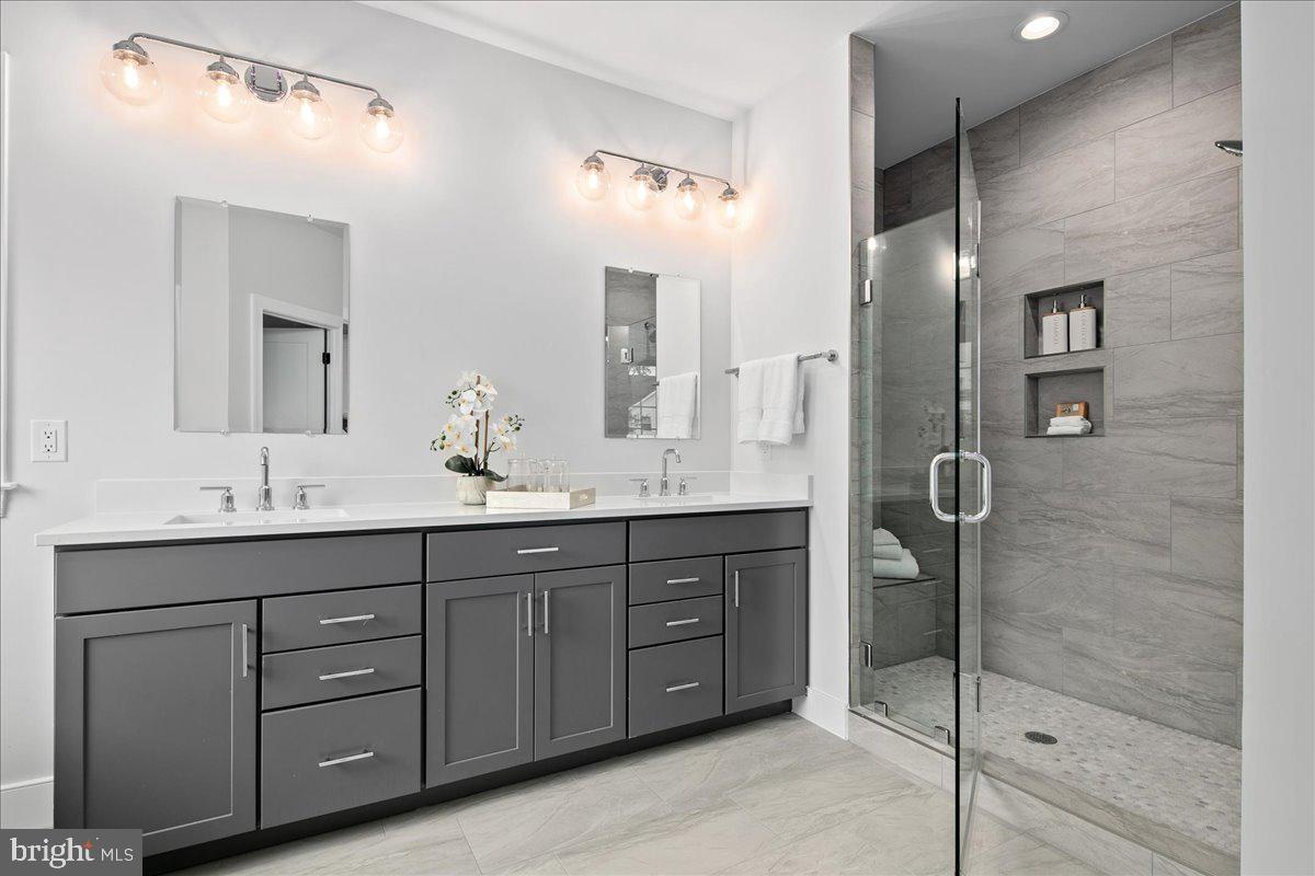 OAKWOOD - Residential