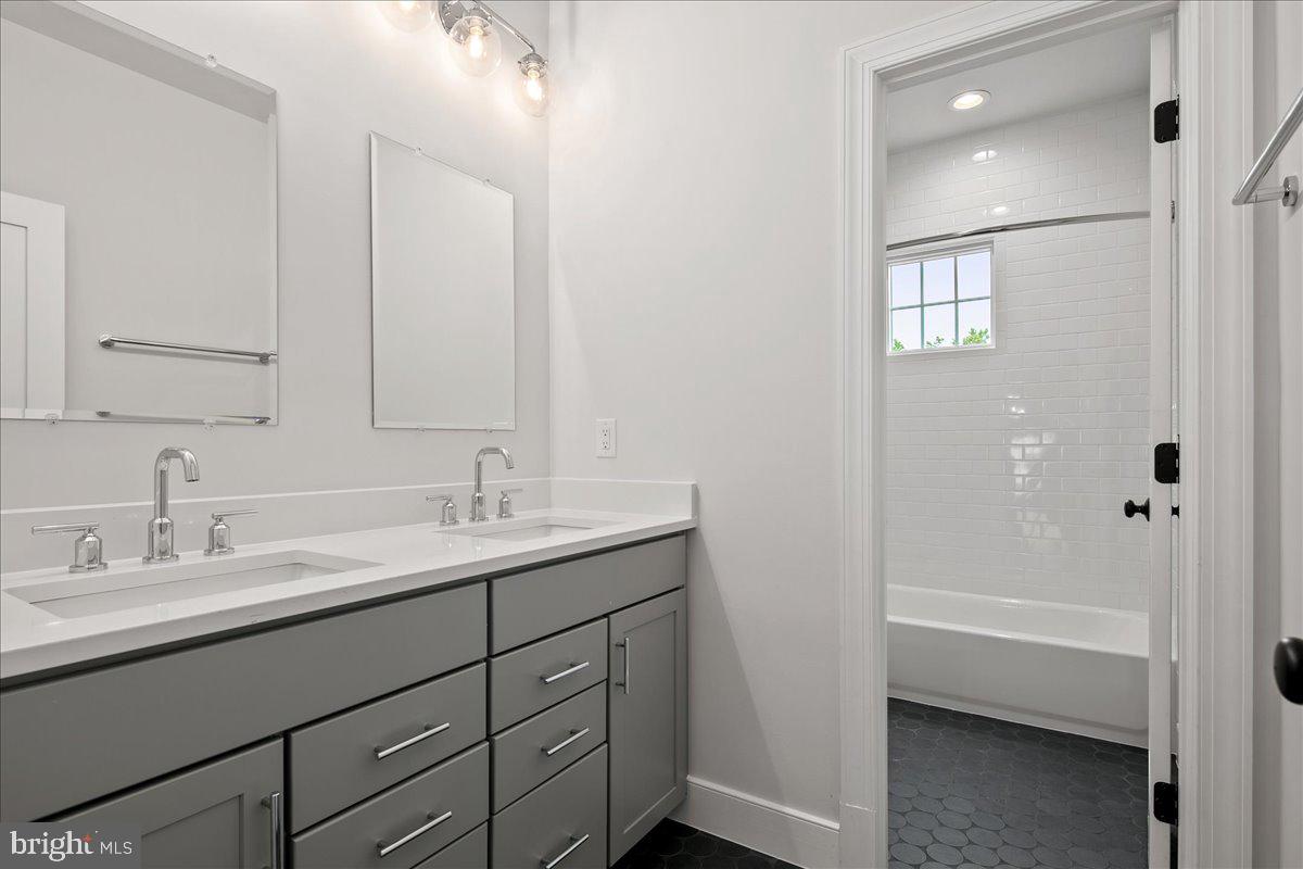 OAKWOOD - Residential