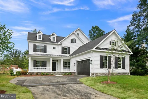 3608 Center Dr, Alexandria, VA MLS: VAFX2263150