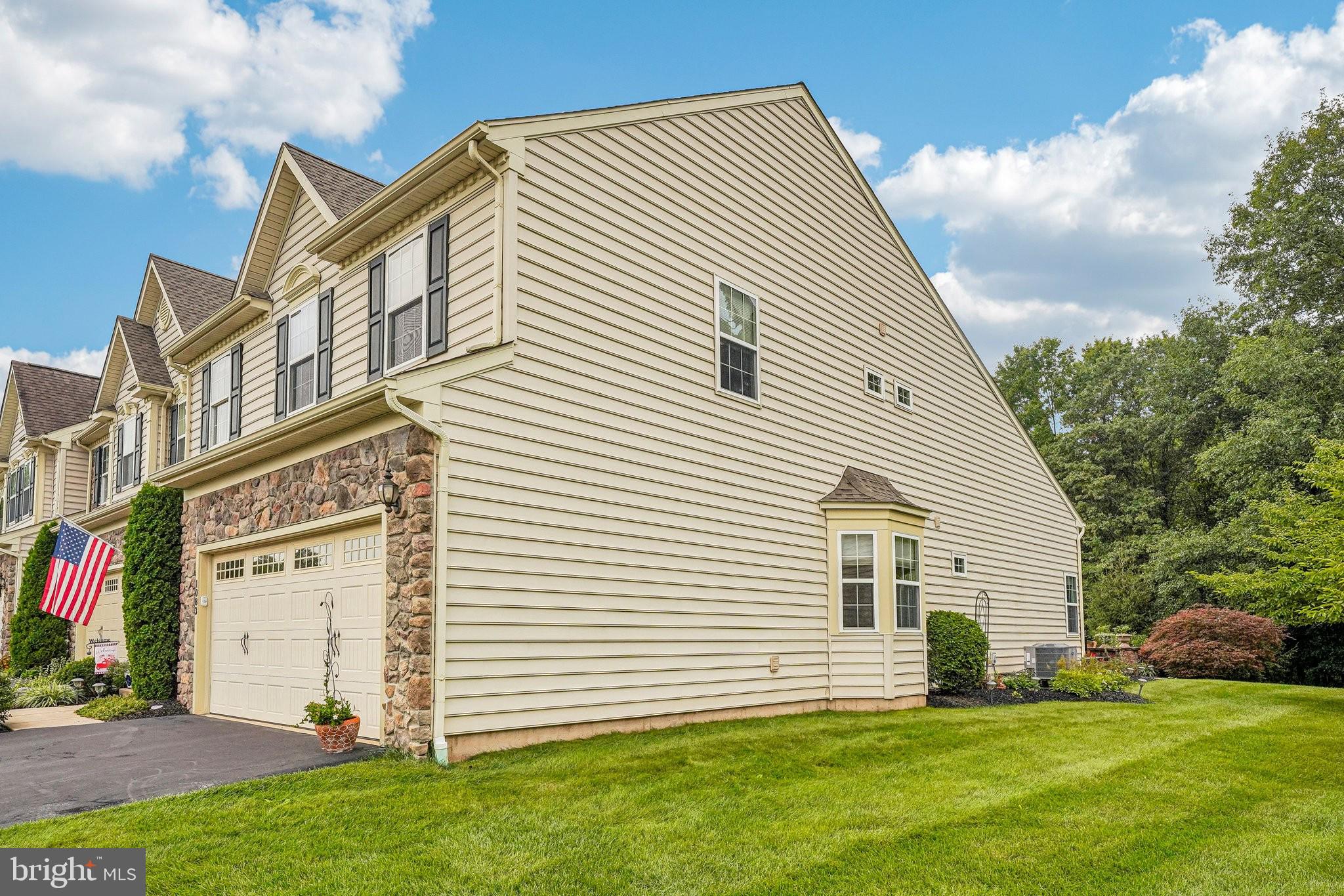 1083 ARBOUR LANE
