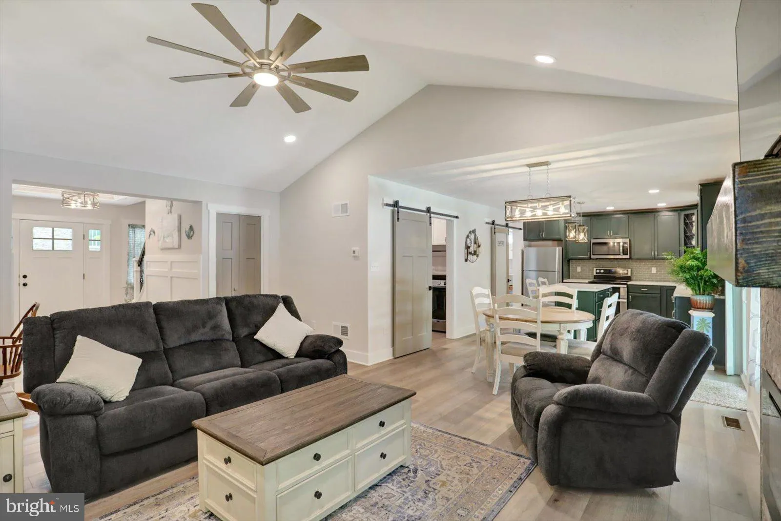 Hanover, Pennsylvania 17331, United States, 3 Bedrooms Bedrooms, ,2 BathroomsBathrooms,Residential,Pending,134413