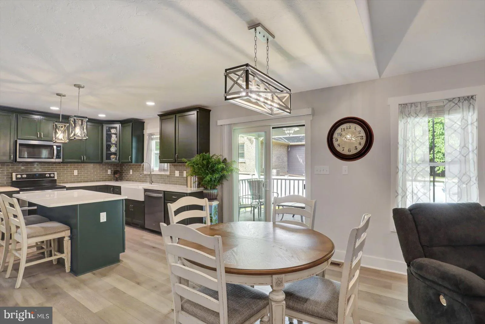 Hanover, Pennsylvania 17331, United States, 3 Bedrooms Bedrooms, ,2 BathroomsBathrooms,Residential,Pending,134413