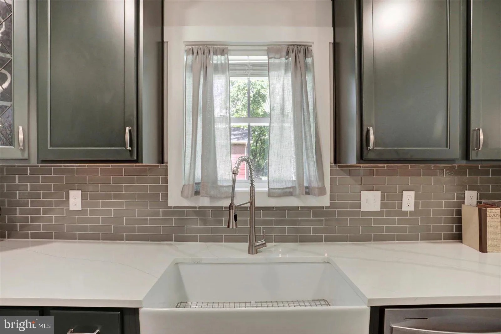 Hanover, Pennsylvania 17331, United States, 3 Bedrooms Bedrooms, ,2 BathroomsBathrooms,Residential,Pending,134413