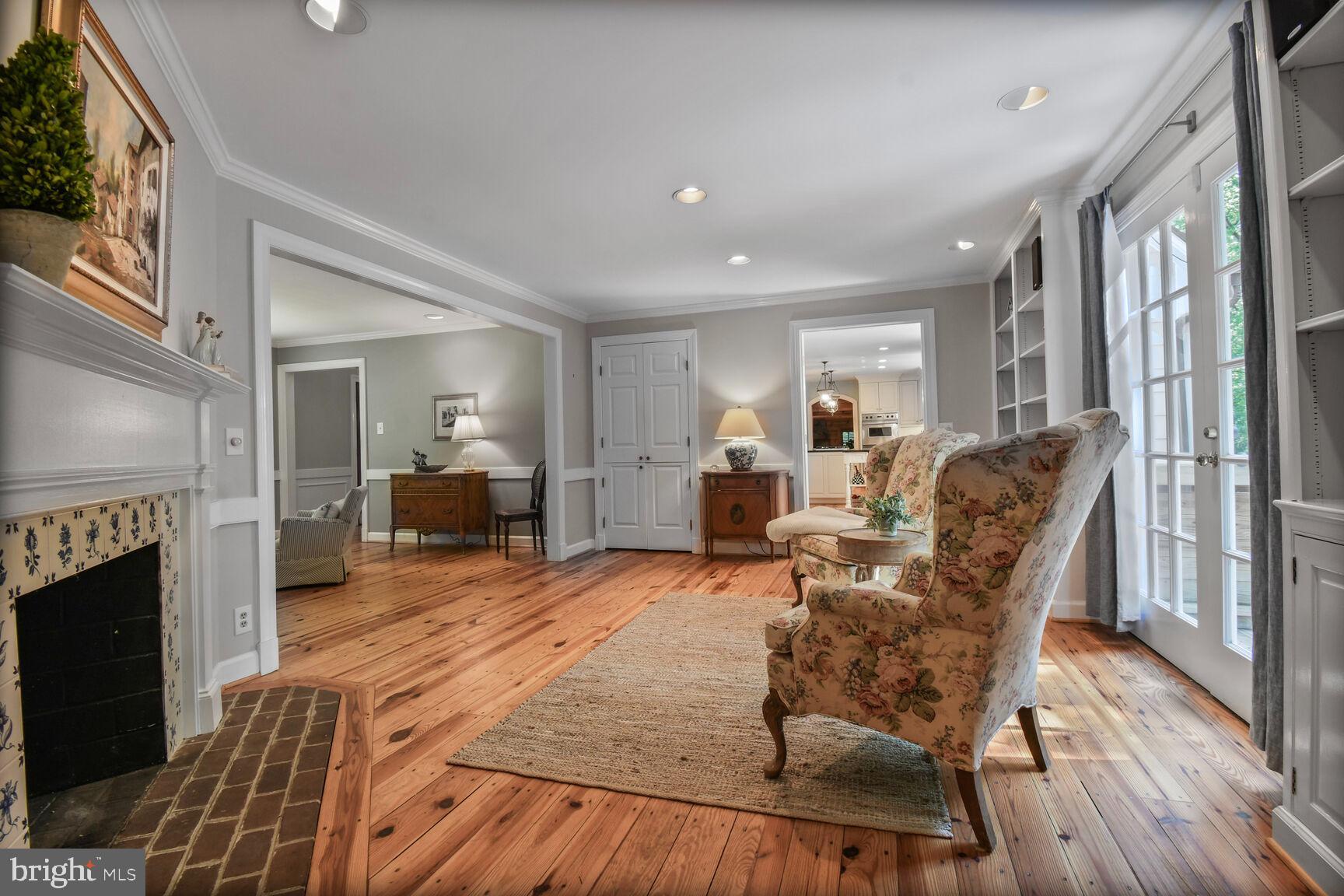 POTOMAC OUTSIDE - Residential