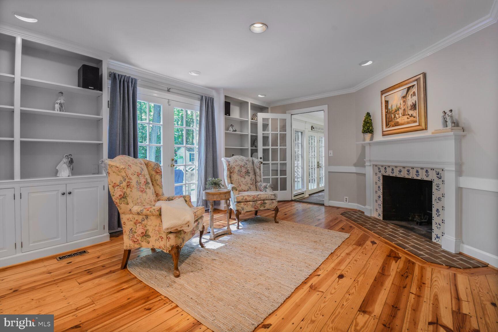 POTOMAC OUTSIDE - Residential