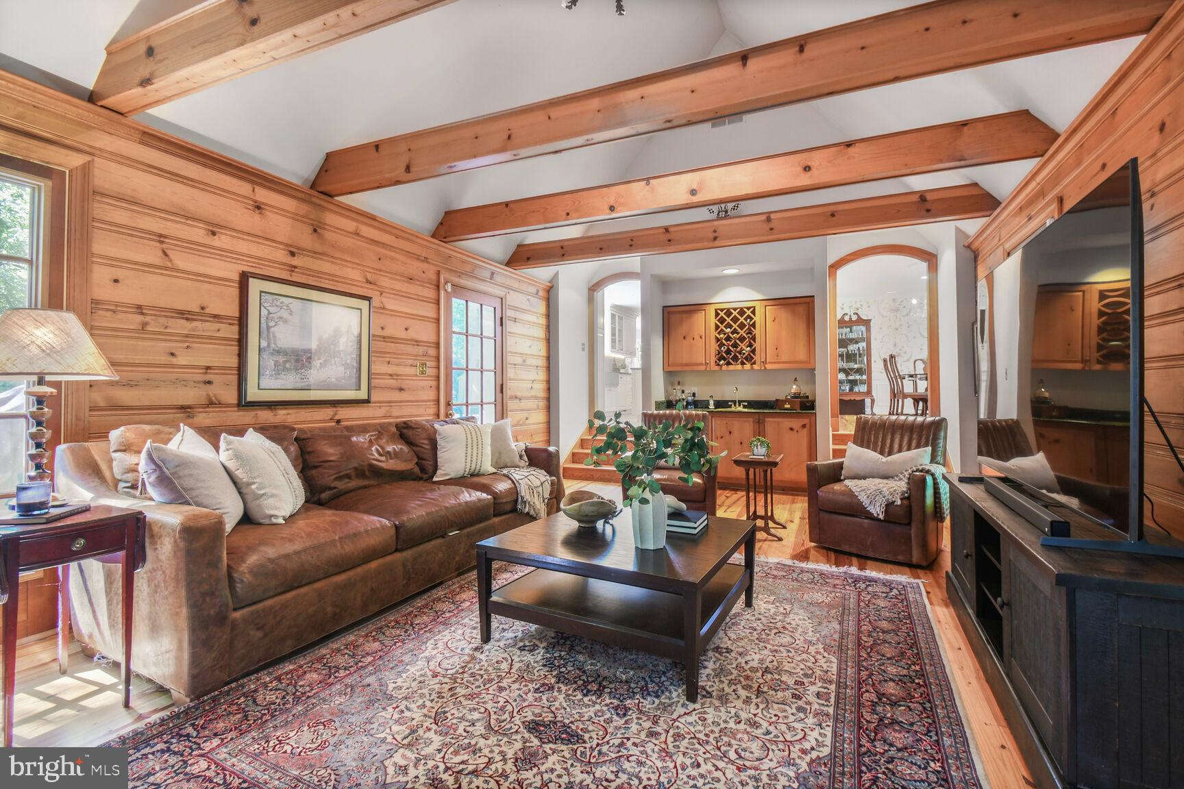 POTOMAC OUTSIDE - Residential