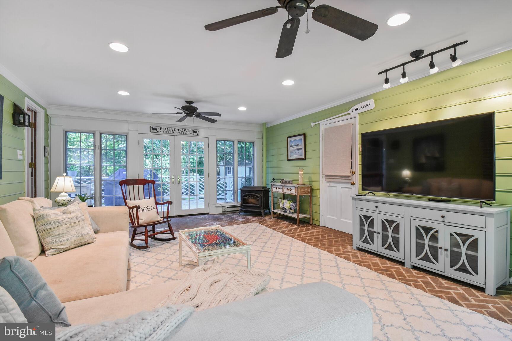 POTOMAC OUTSIDE - Residential