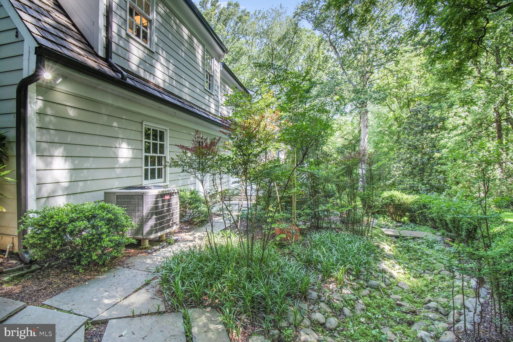 POTOMAC OUTSIDE - Residential